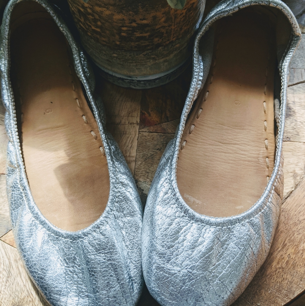 EUC Silver Screen Tieks Size 6